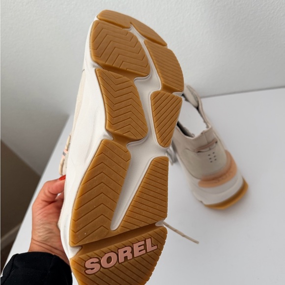 Sorel Kinetic RNEGD Caribou Sneakers Boot SIZE 11 M  Beige Grey Waterproof - Picture 8 of 9